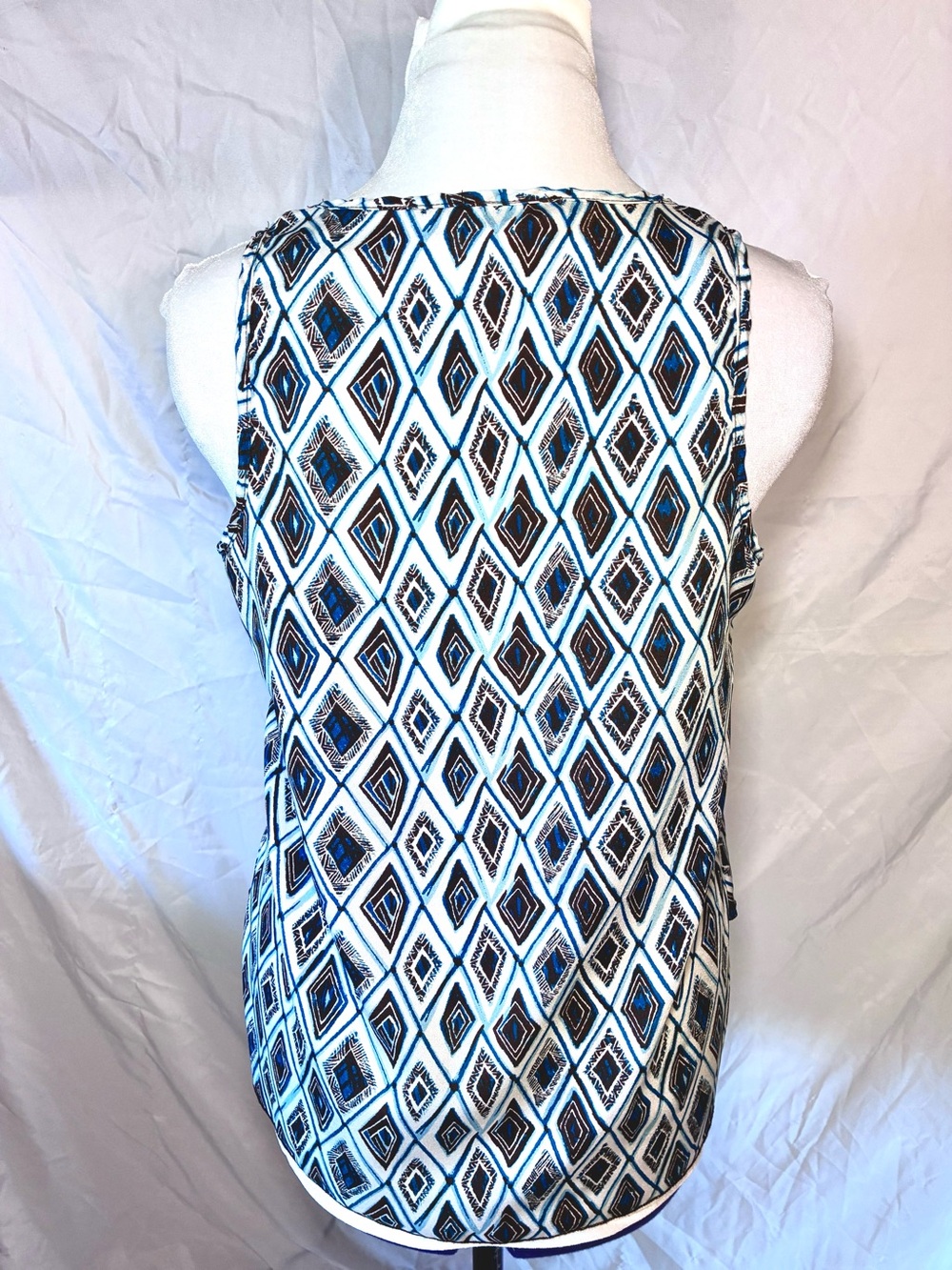 Lavish Geometric Ruffle Tank Top - Picture 5 of 6